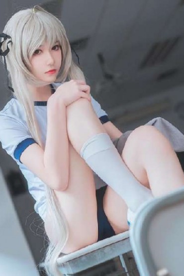 Sexy Cute Girl In Spotwaer - (28P)