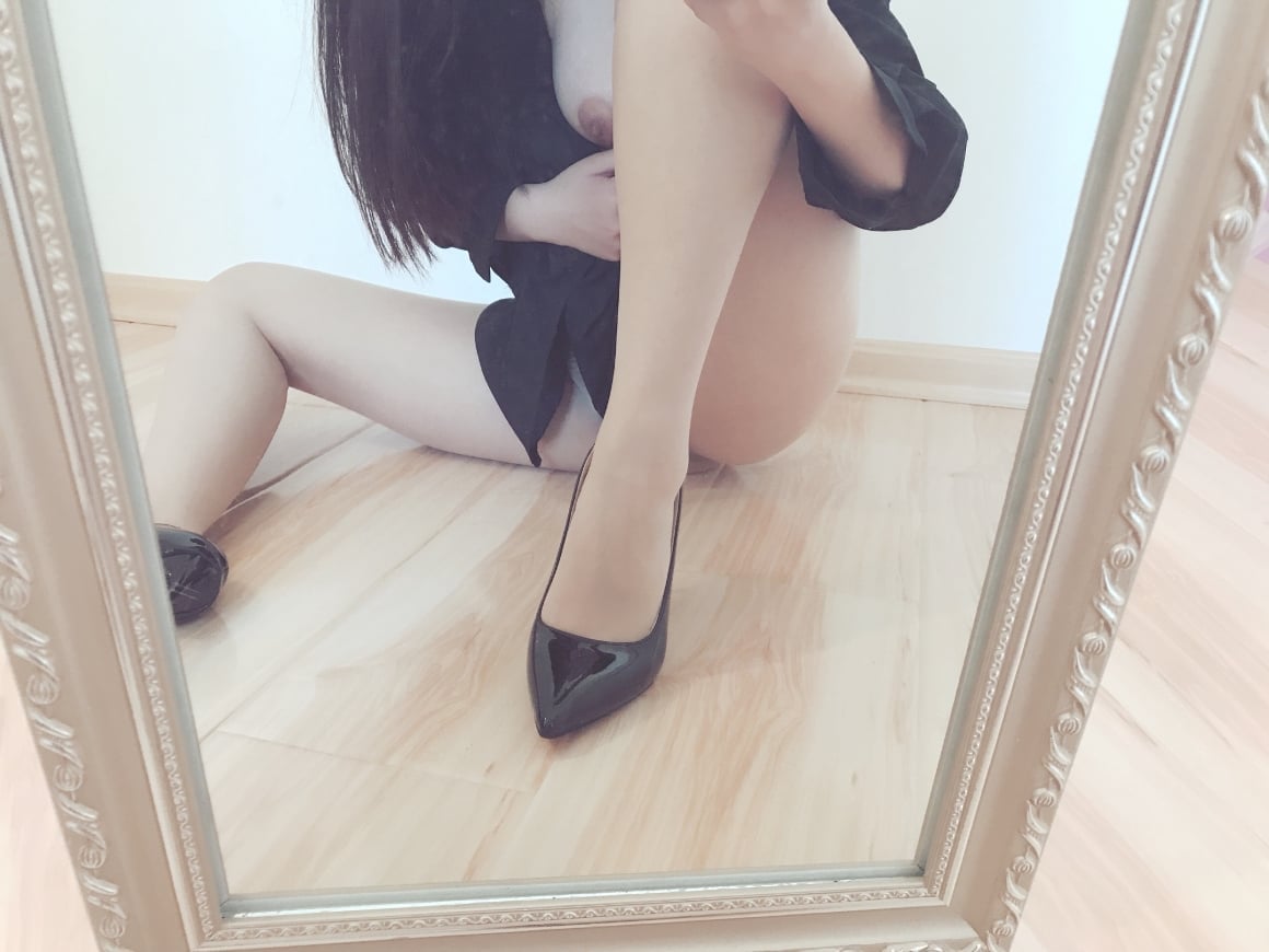 Sexy chinese girl selfie her self in front of mirror