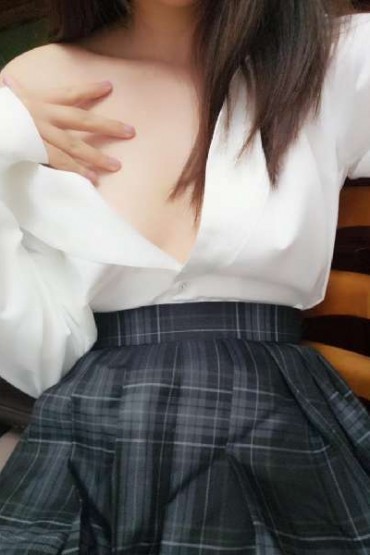 Kanami 萝莉酱 - Show her nice body in white sh