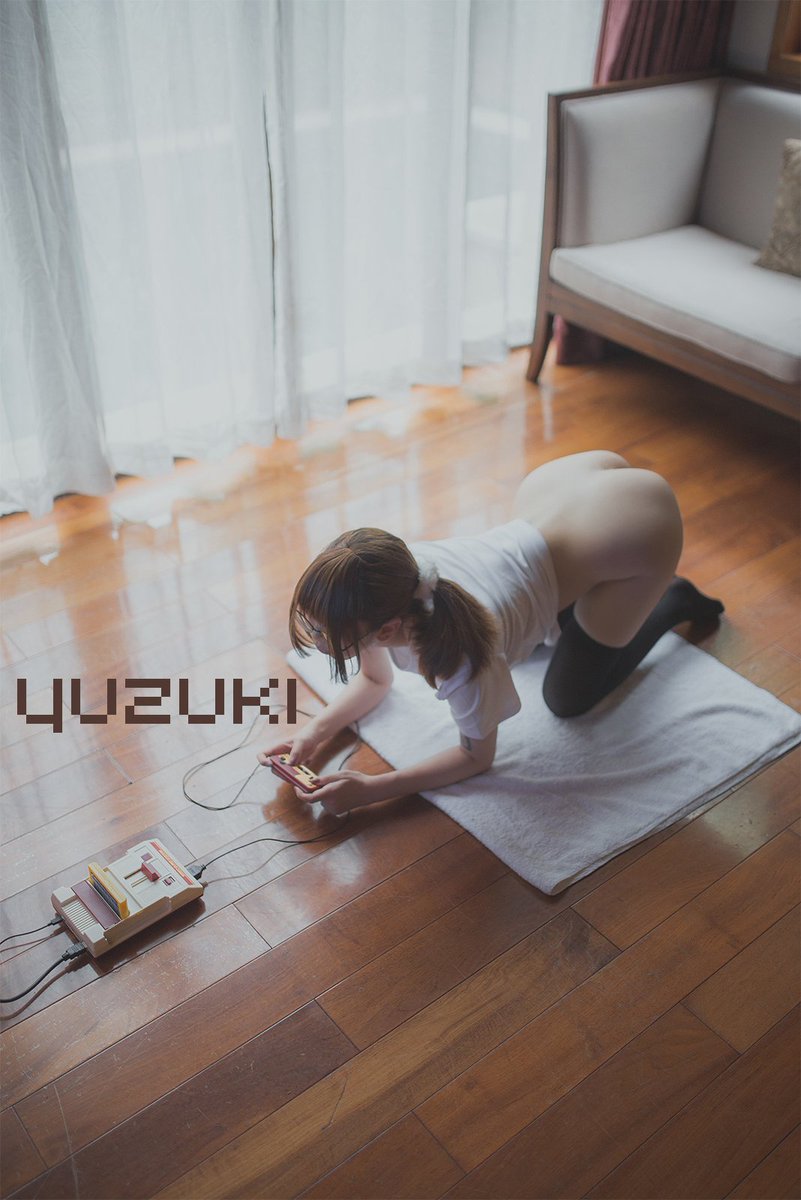 Yuzaki gaming on bedroom - (15P)