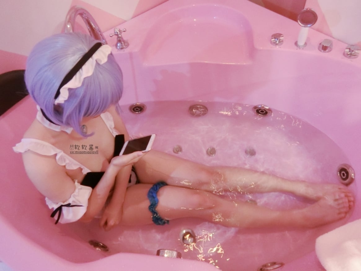 Miaomiaolovll - Rem cosplay show her pussy and her tits