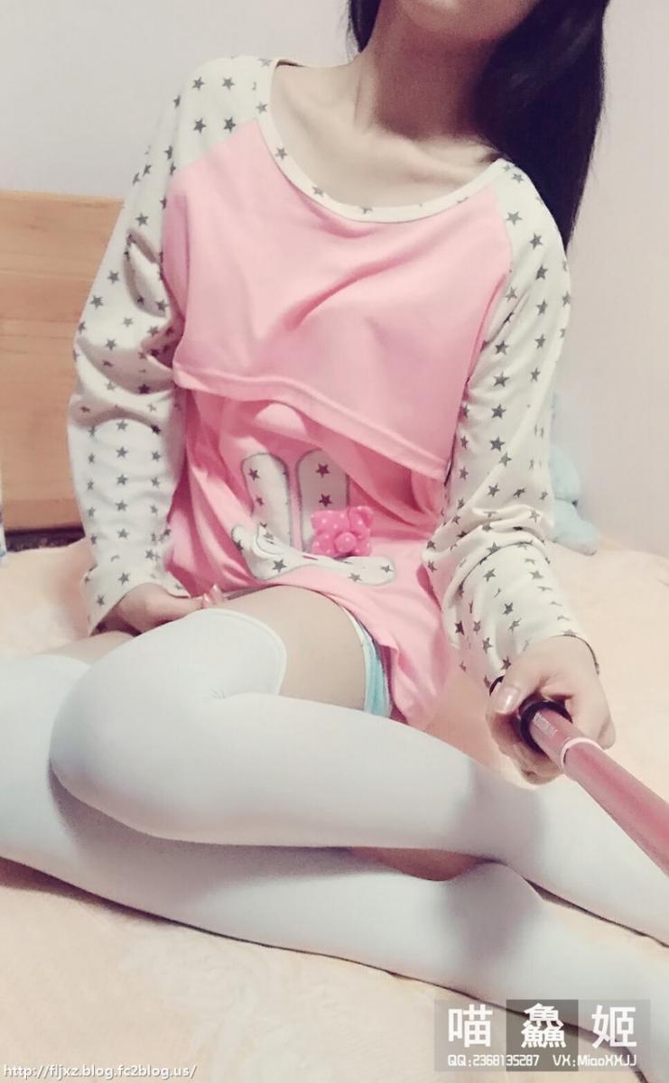 福利姬 喵鱻姬《Loli girl in pink pajamas 》- (68P)