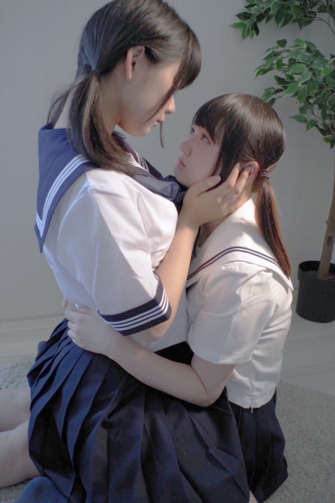 Two school girl friends - (19P)