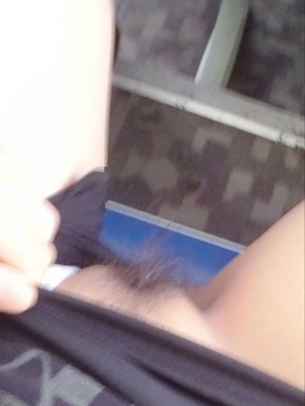 [23P] 中国女孩在公共巴士上展示她的阴部 - Public Nude in China