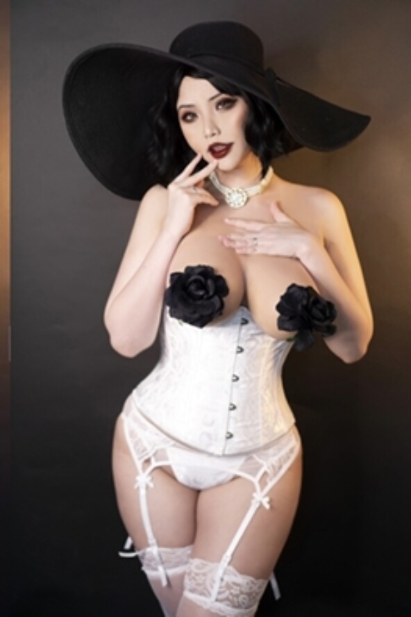 Hana Bunny – Lady Dimitrescu 1 Hana Bunny Lady Dimitrescu Cover 16020047 592x888 c