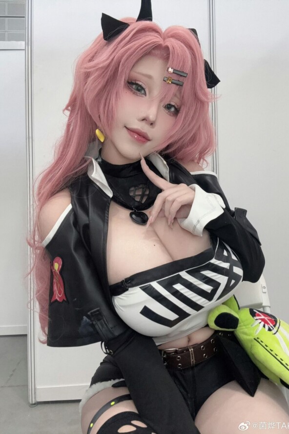 Takomayuyi - Nicole 5 Takomayuyi - Nicole
