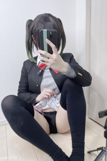 [aliceholic13] Takasaki Yu ? Uniform whip whip black knee high? Panty shot photo book > "Everyone has a nice ... ♡ "Back dirt masturbation video?