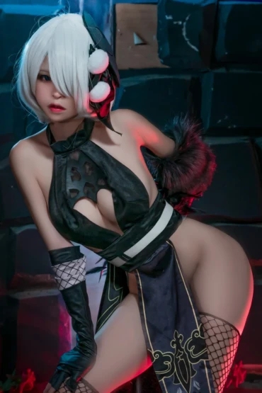 HornyCos - Cute 2B Showing Her Perfect Body (Patreon)