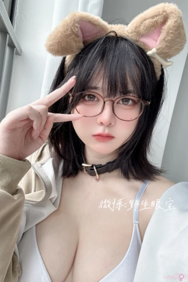 Coser@ Eye 酱大魔王w: Fantia 2024年08月订阅 (44 photos + 3 videos)