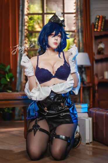 Coser@ Nine Words - Genshin Impact Clorinde (50P - 3V)