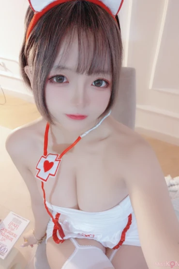 Coser@ Hinajiao: Nurse Sister (51 photos)