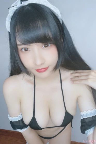 Coser@Candy: Erotic Maid (30 photos)