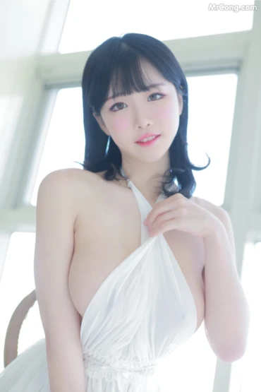 [Patreon] Addielyn (에디린): Girl in white Dec 2021 (25 ảnh + 1 video)