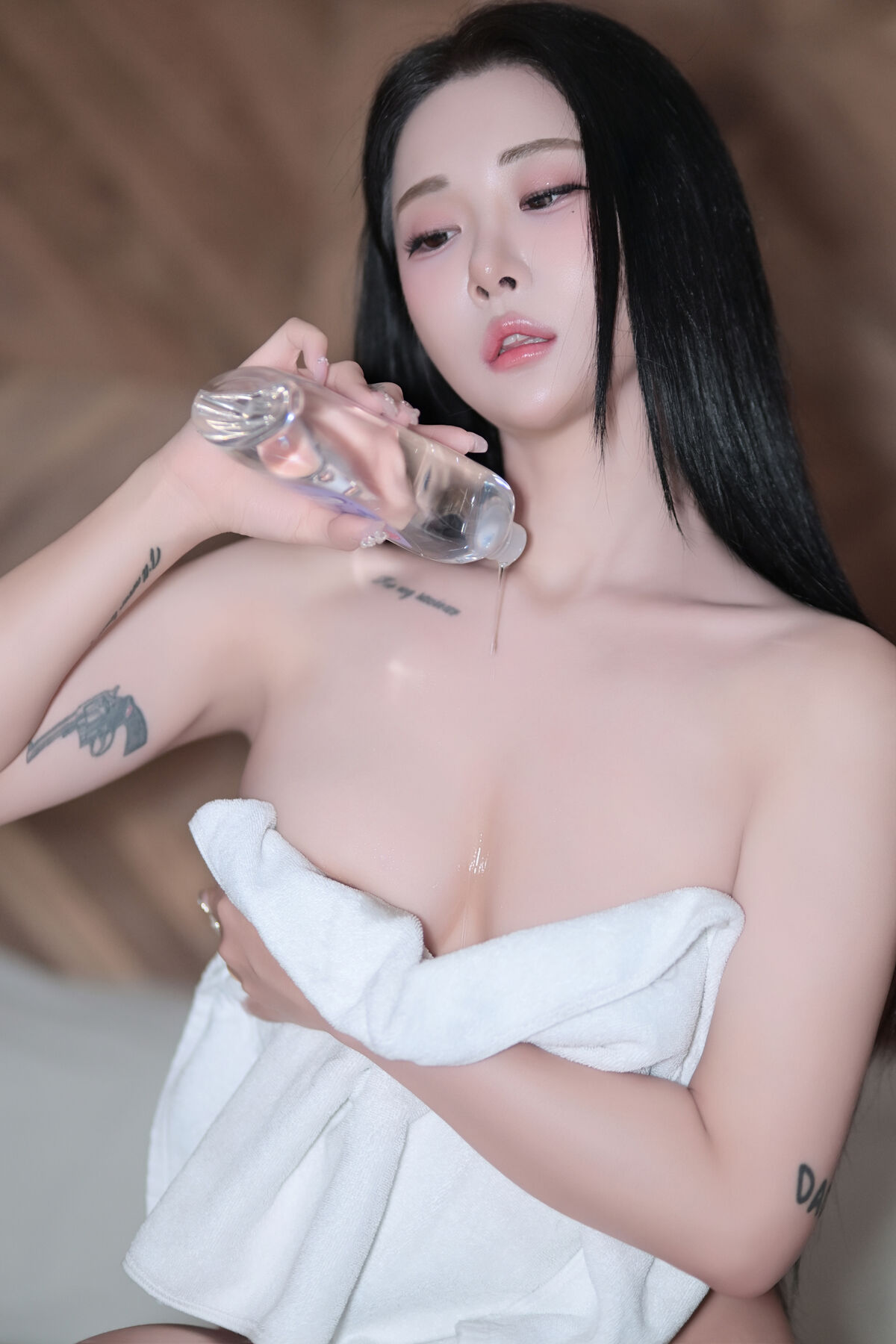Bomi 보미 - Oil Play at Hotel (90P - 1V) Bomi 보미 - Oil Play at Hotel (90P - 1V)