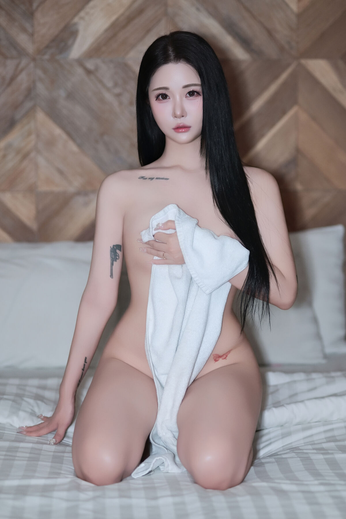 Bomi 보미 - Oil Play at Hotel (90P - 1V) Bomi 보미 - Oil Play at Hotel (90P - 1V)
