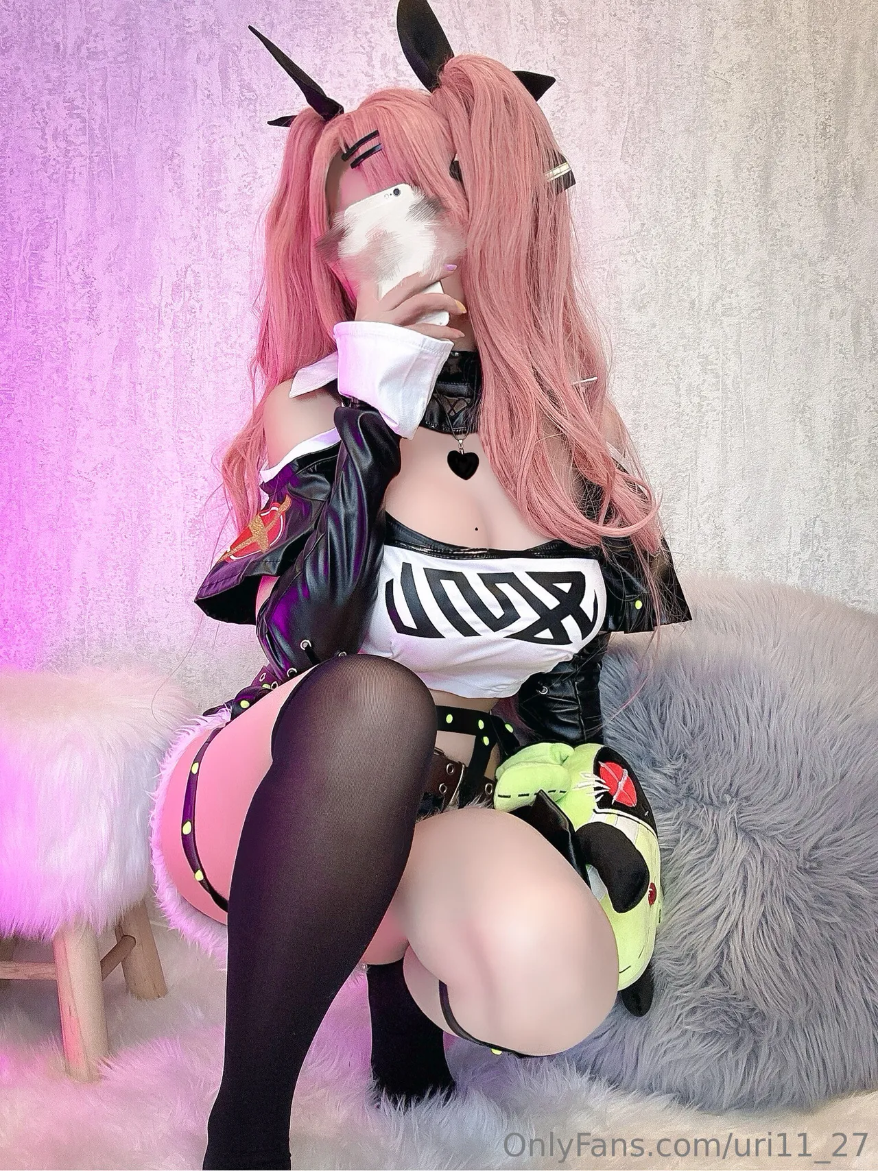 Uri - Nicole Uri - Nicole