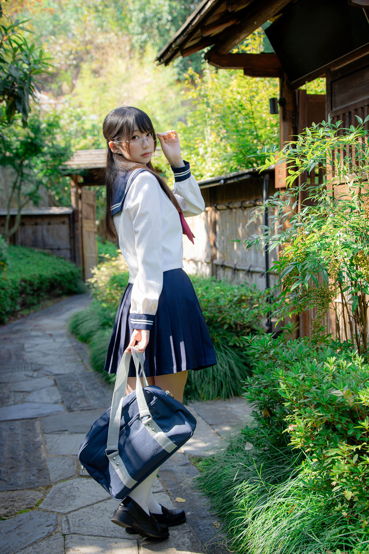 Coser@Nagisa Monster Meow - Serious Chairman (89P) Coser@Nagisa Monster Meow - Serious Chairman (89P)