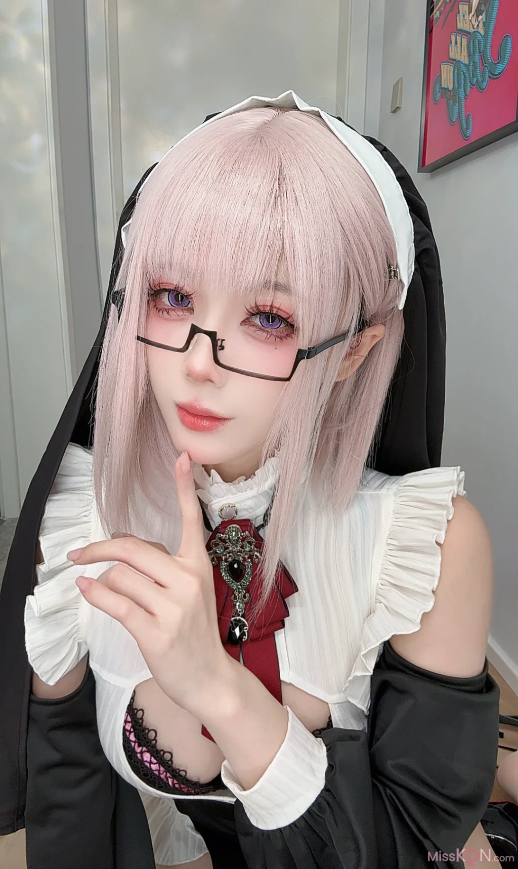 Coser@九言: 修女2 (23 photos + 5 videos) Coser@九言: 修女2 (23 photos + 5 videos)