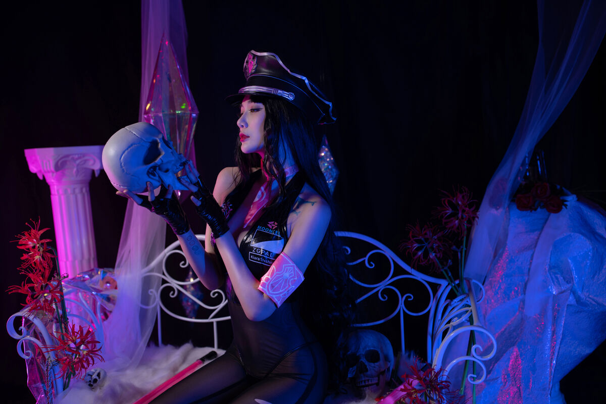 Coser@ 1.8 Meter Big Pear - Praying for Famine at the Killing House (26P) Coser@ 1.8 Meter Big Pear - Praying for Famine at the Killing House (26P)