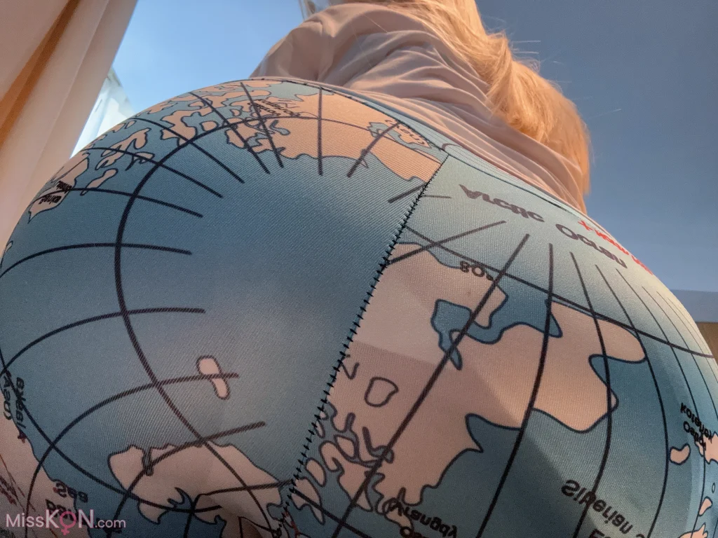 Coser@Becky: The Elliptical Earth (25 photos) Coser@Becky: The Elliptical Earth (25 photos)