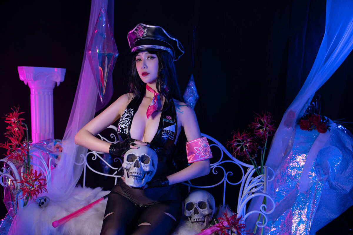 Coser@ 1.8 Meter Big Pear - Praying for Famine at the Killing House (26P) Coser@ 1.8 Meter Big Pear - Praying for Famine at the Killing House (26P)