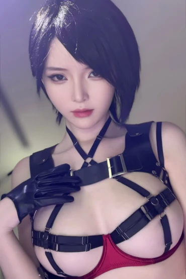 A Little Yangze (Ze Pigeon) - King Ada (Resident Evil)