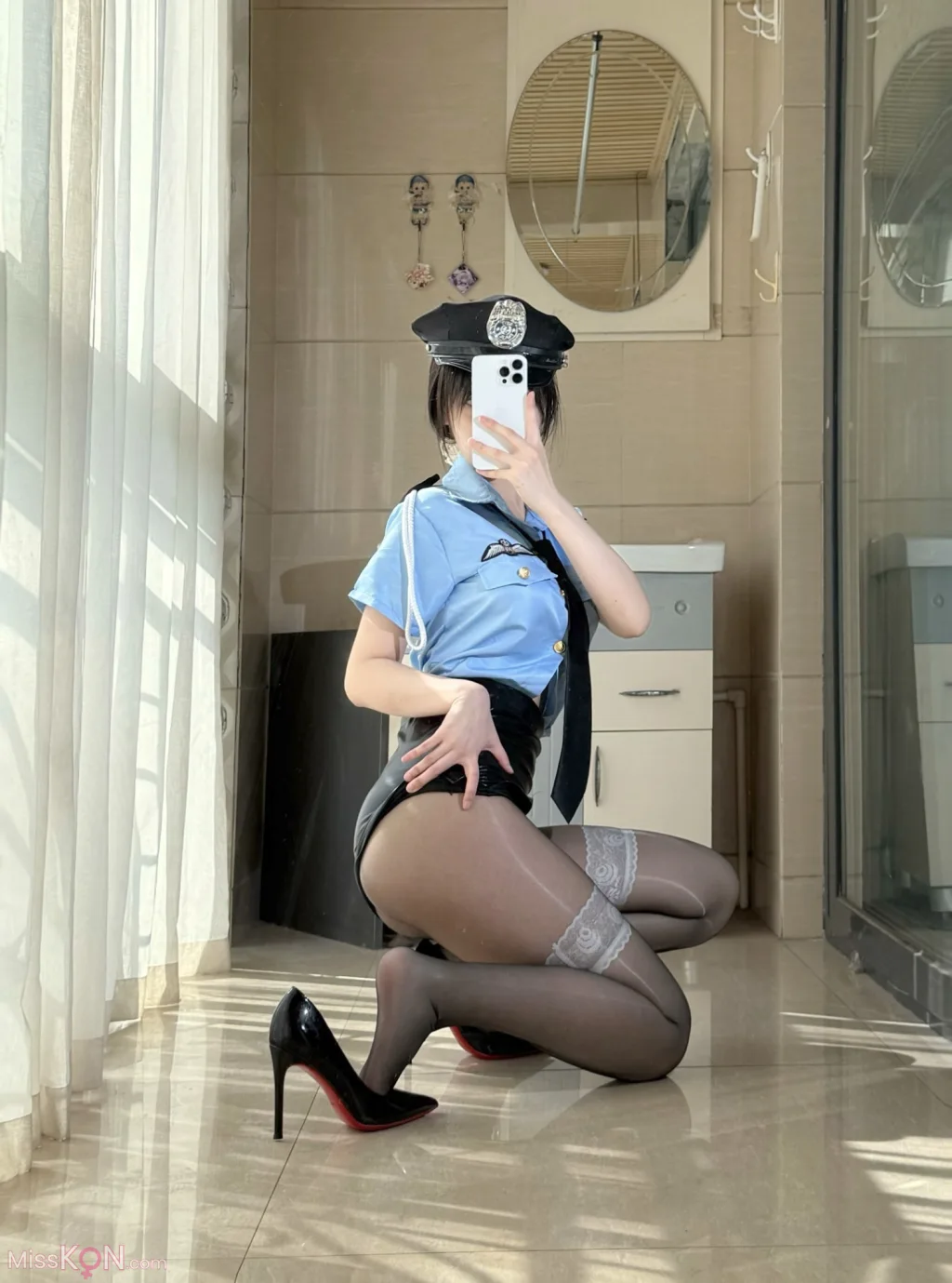 Coser@ Uncute Antelope: High Price Custom Police Uniform (48 photos + 8 videos) Coser@ Uncute Antelope: High Price Custom Police Uniform (48 photos + 8 videos)