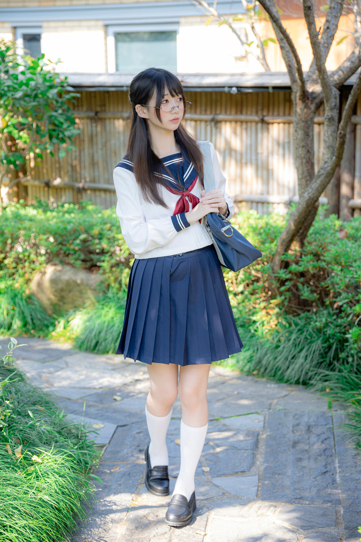 Coser@Nagisa Monster Meow - Serious Chairman (89P) Coser@Nagisa Monster Meow - Serious Chairman (89P)