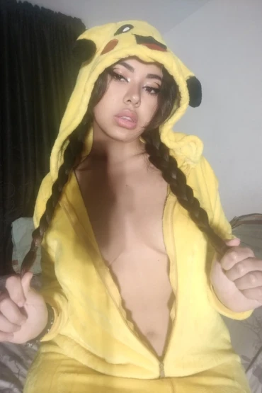 Krystal Mir - Pikachu