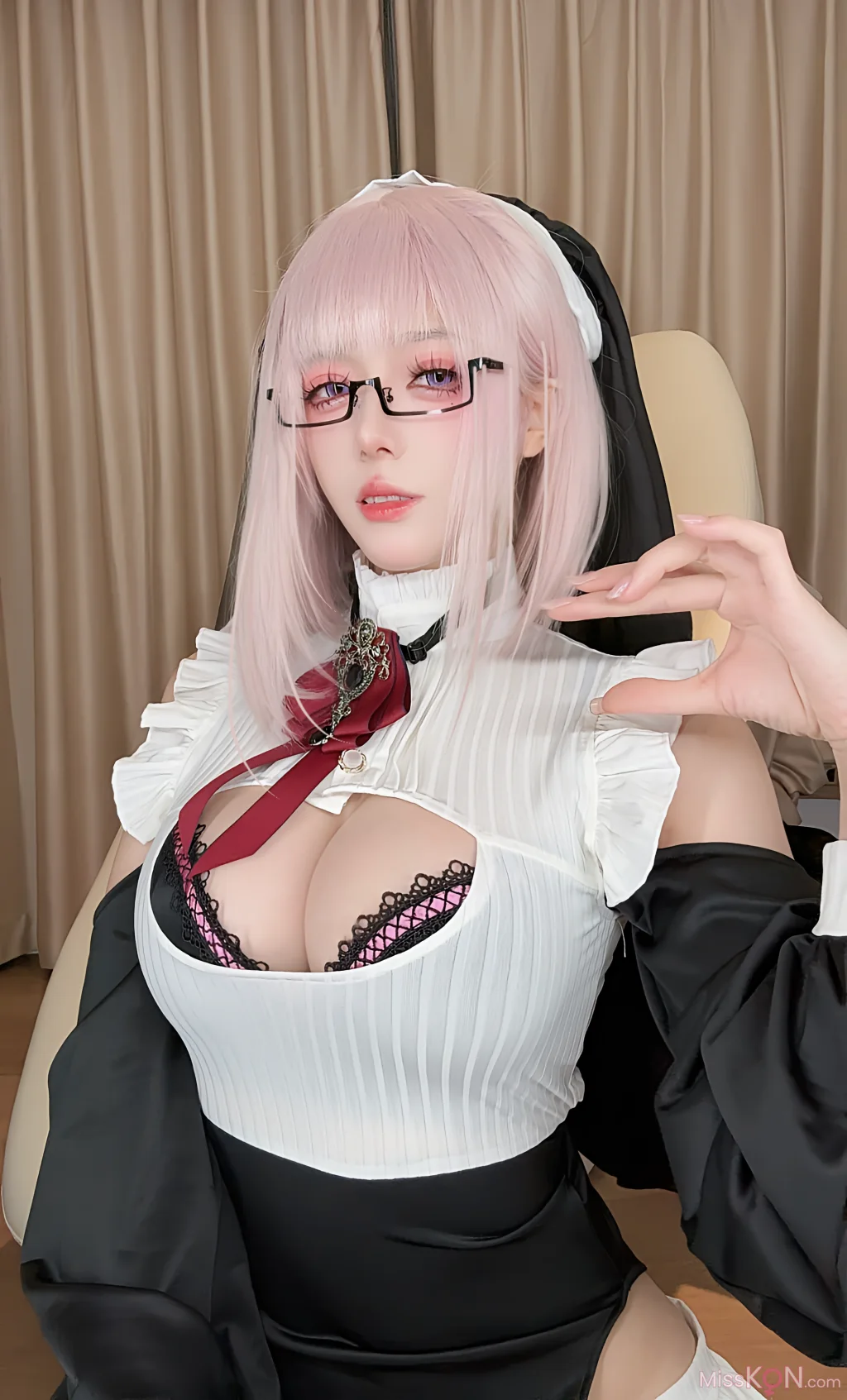 Coser@九言: 修女2 (23 photos + 5 videos) Coser@九言: 修女2 (23 photos + 5 videos)