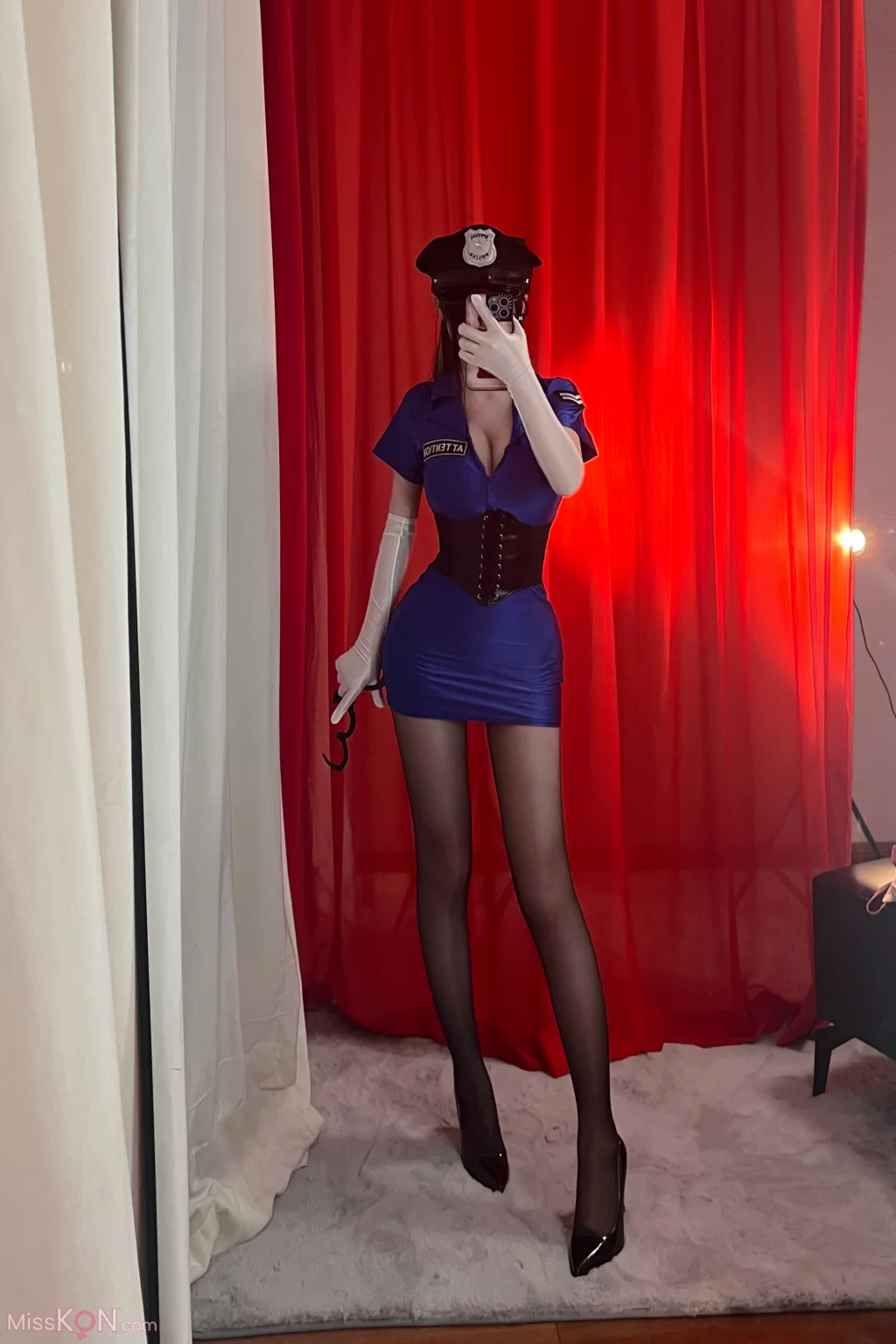 Coser@ One Color Rain: A Little Selfie (26 photos) Coser@ One Color Rain: A Little Selfie (26 photos)