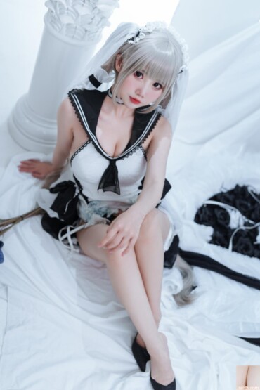 Cute and popular cosplayer cake fairy – dreadful wedding dress (25P)