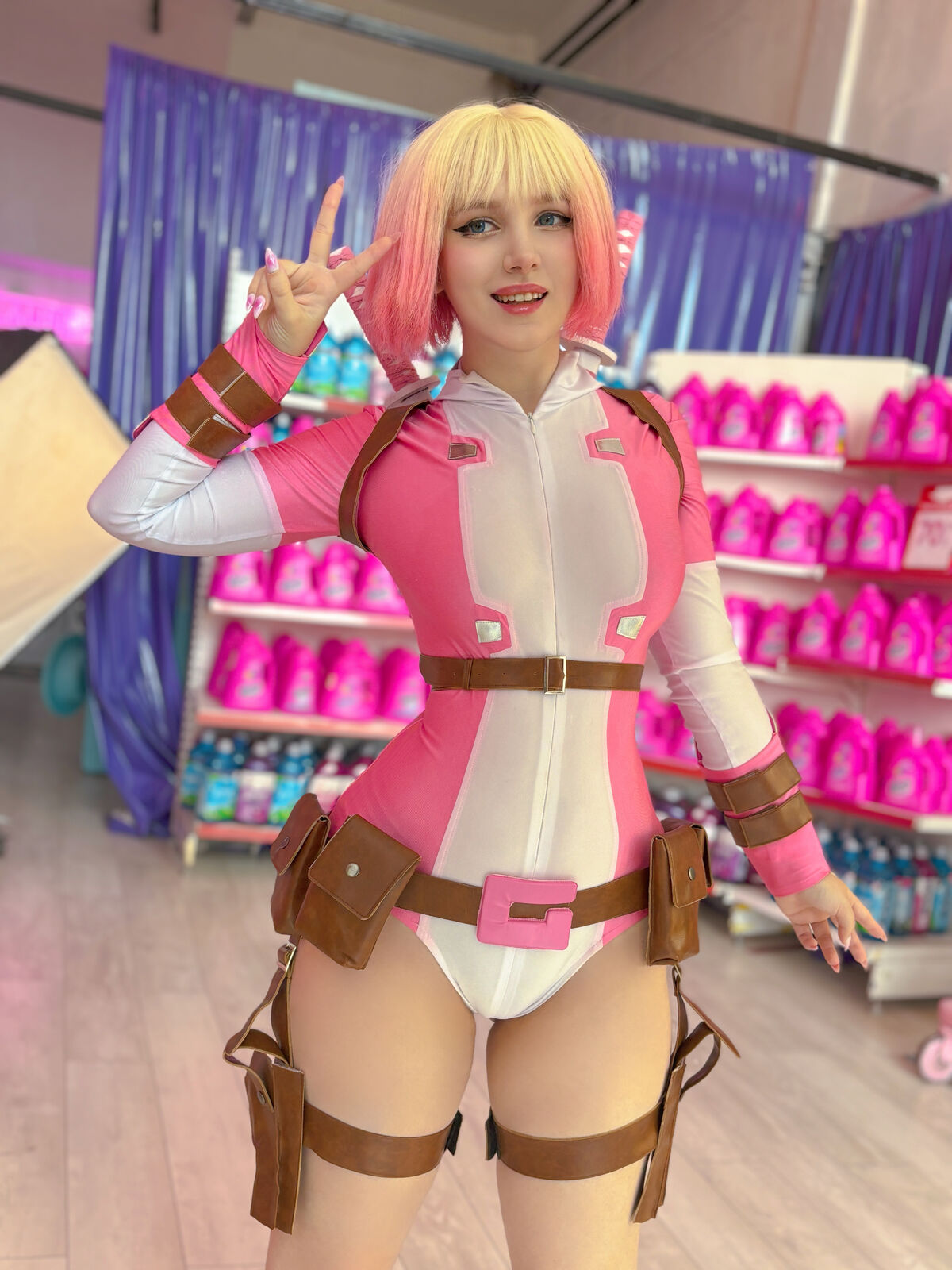 Coser@Ulichan - Gwenpool (63P) Coser@Ulichan - Gwenpool (63P)