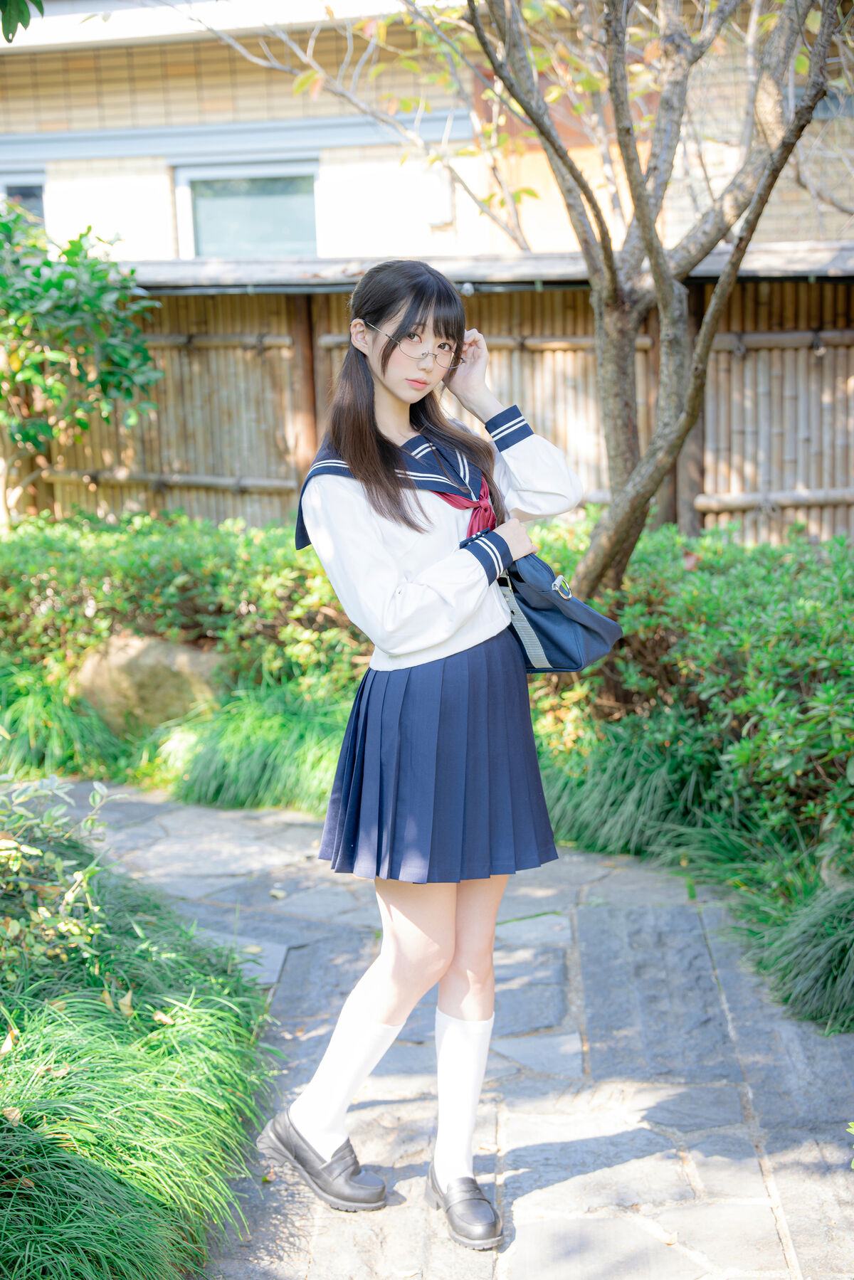 Coser@Nagisa Monster Meow - Serious Chairman (89P) Coser@Nagisa Monster Meow - Serious Chairman (89P)