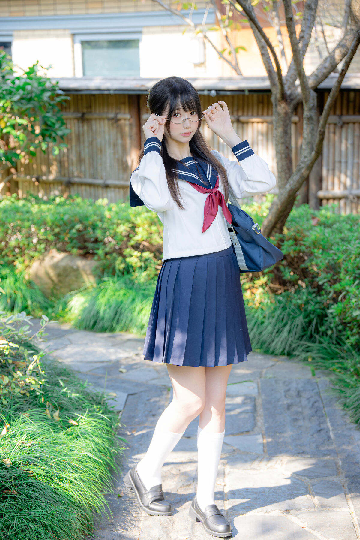 Coser@Nagisa Monster Meow - Serious Chairman (89P) Coser@Nagisa Monster Meow - Serious Chairman (89P)