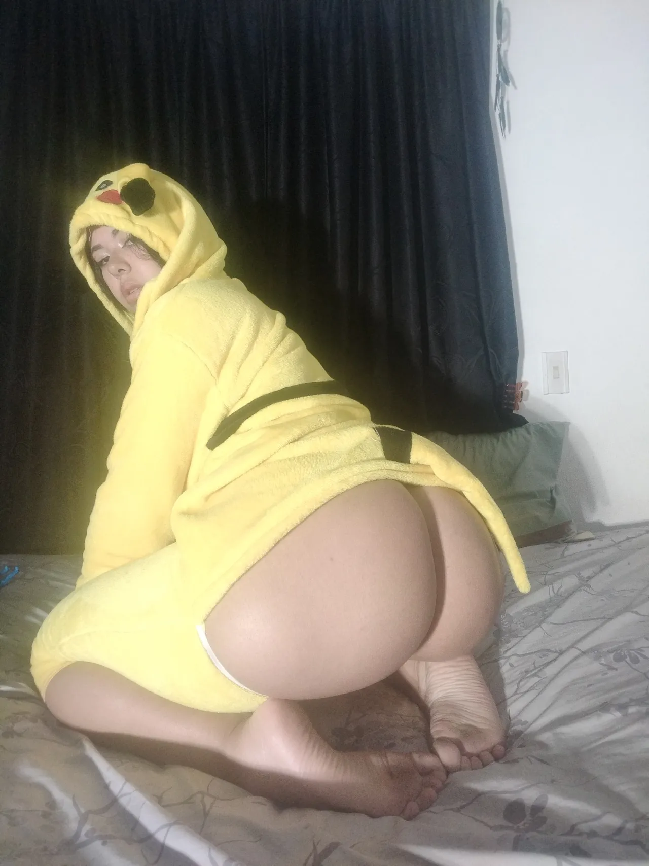 Krystal Mir - Pikachu Krystal Mir - Pikachu