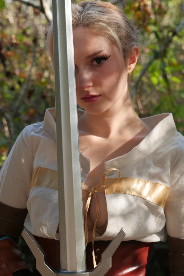 Busy B - Ciri 1 Busy B - Ciri