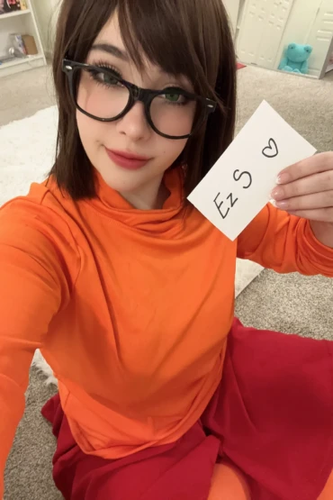 Junkenstein - Velma selfies