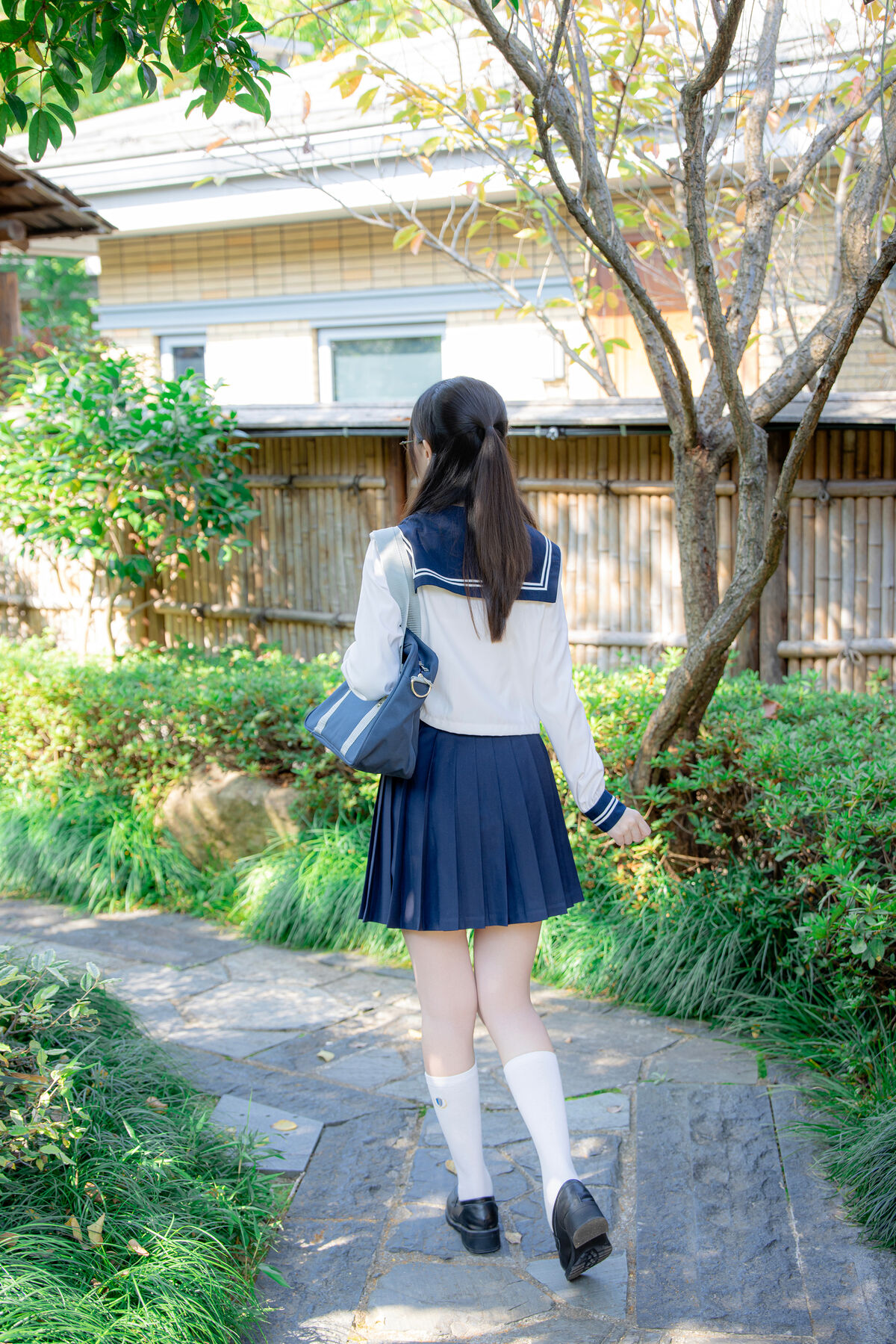 Coser@Nagisa Monster Meow - Serious Chairman (89P) Coser@Nagisa Monster Meow - Serious Chairman (89P)