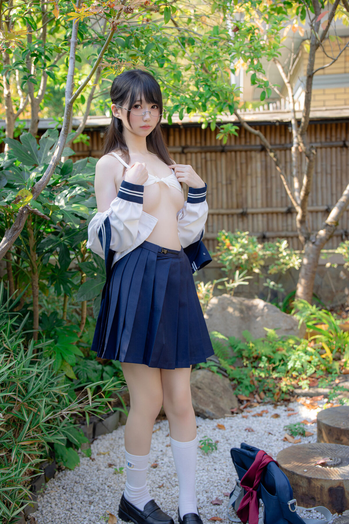 Coser@Nagisa Monster Meow - Serious Chairman (89P) Coser@Nagisa Monster Meow - Serious Chairman (89P)