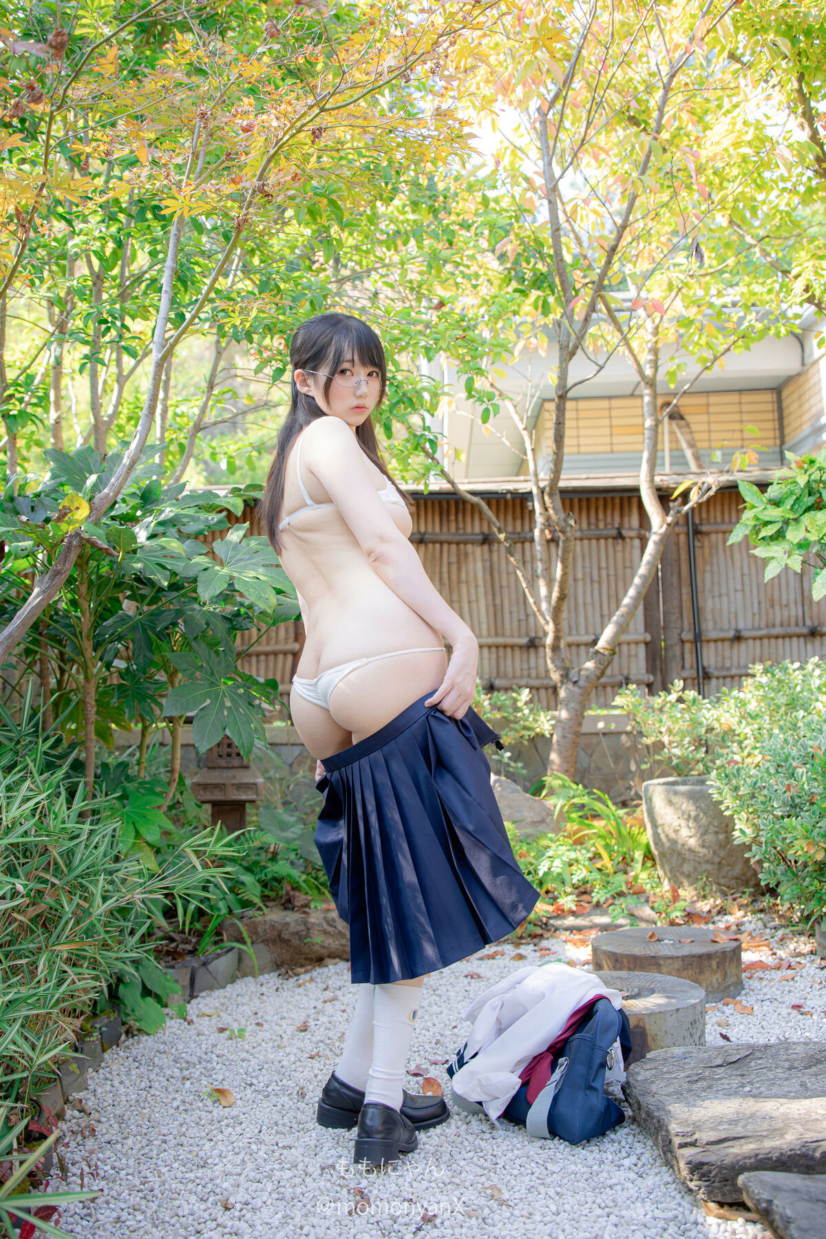 Coser@Nagisa Monster Meow - Serious Chairman (89P) Coser@Nagisa Monster Meow - Serious Chairman (89P)