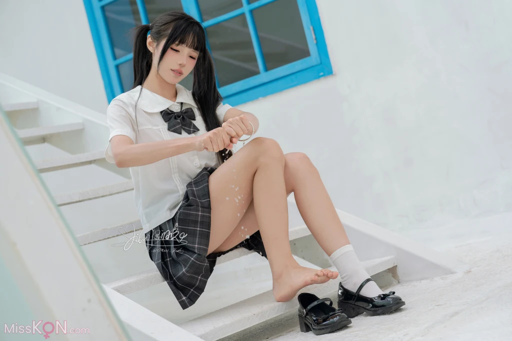 Coser@黏黏团子兔: 10月作品『雨后小故事』WITH B (90 photos + 1 video) Coser@黏黏团子兔: 10月作品『雨后小故事』WITH B (90 photos + 1 video)