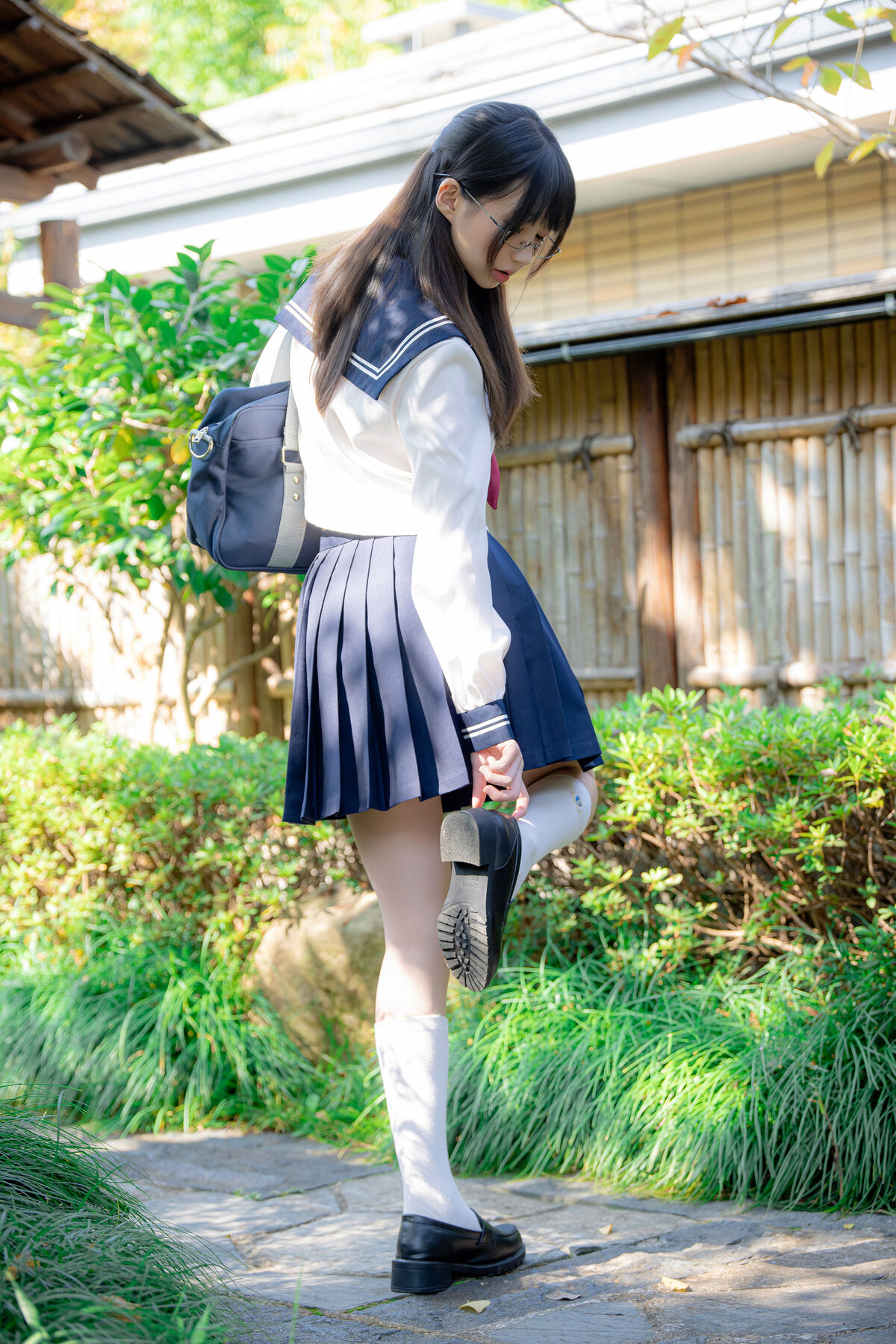 Coser@Nagisa Monster Meow - Serious Chairman (89P) Coser@Nagisa Monster Meow - Serious Chairman (89P)