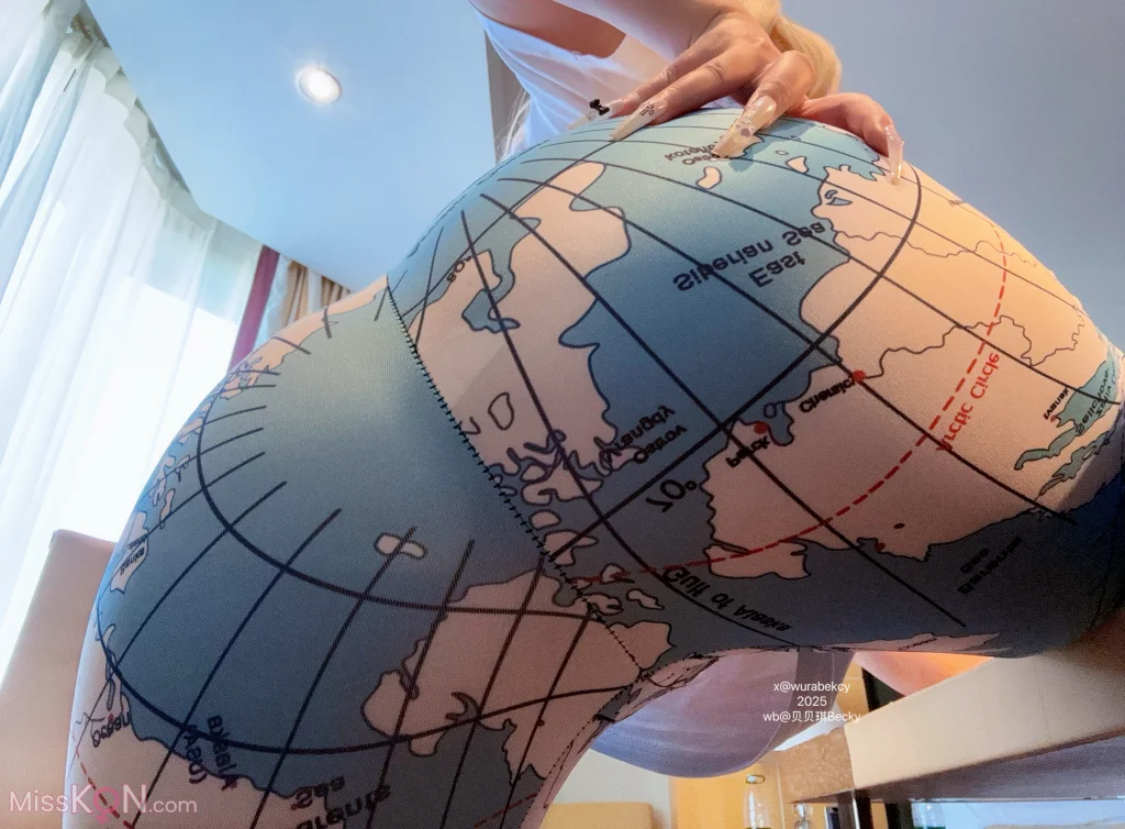 Coser@Becky: The Elliptical Earth (25 photos) Coser@Becky: The Elliptical Earth (25 photos)