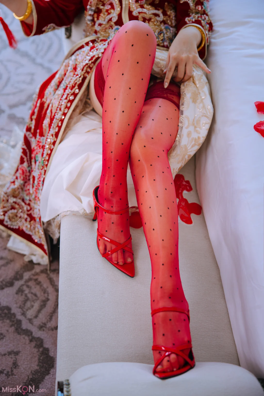 Coser@日奈娇: 洞房花烛 (190 photos + 5 videos) Coser@日奈娇: 洞房花烛 (190 photos + 5 videos)