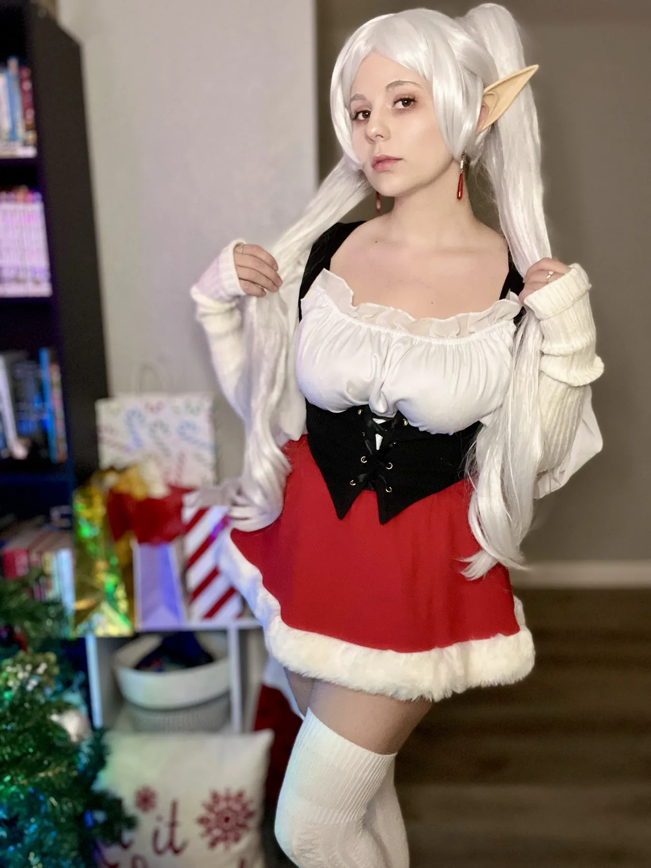 Maniac Megan - Christmas Frieren Maniac Megan - Christmas Frieren