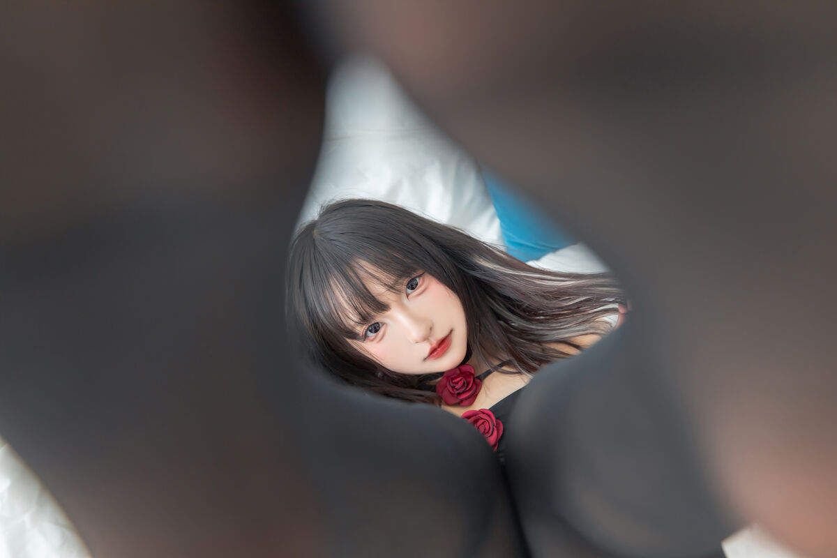 Coser@ Kagurazaka Midwinter - Midnight Rose (76P - 2V) Coser@ Kagurazaka Midwinter - Midnight Rose (76P - 2V)