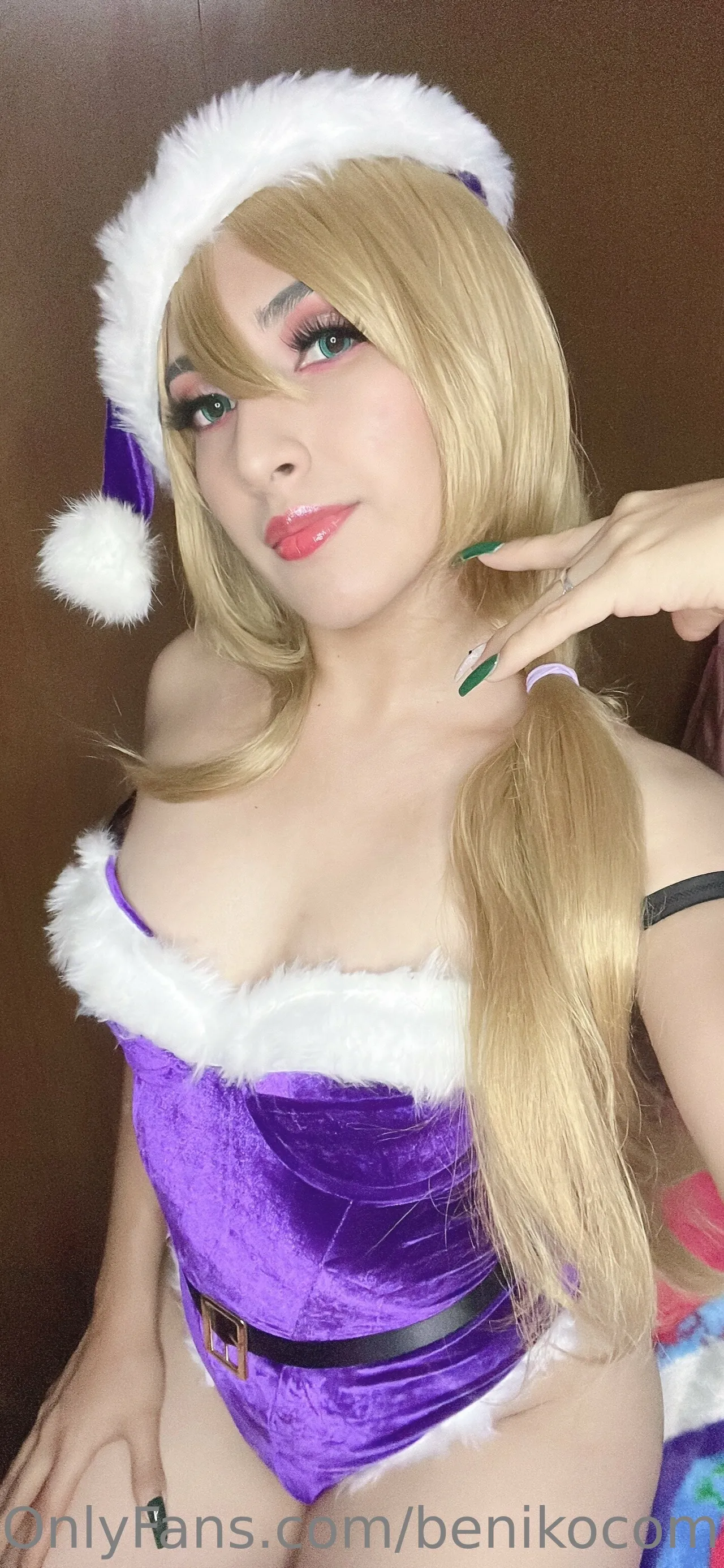 Beniko Compton - Christmas Lisa Beniko Compton - Christmas Lisa