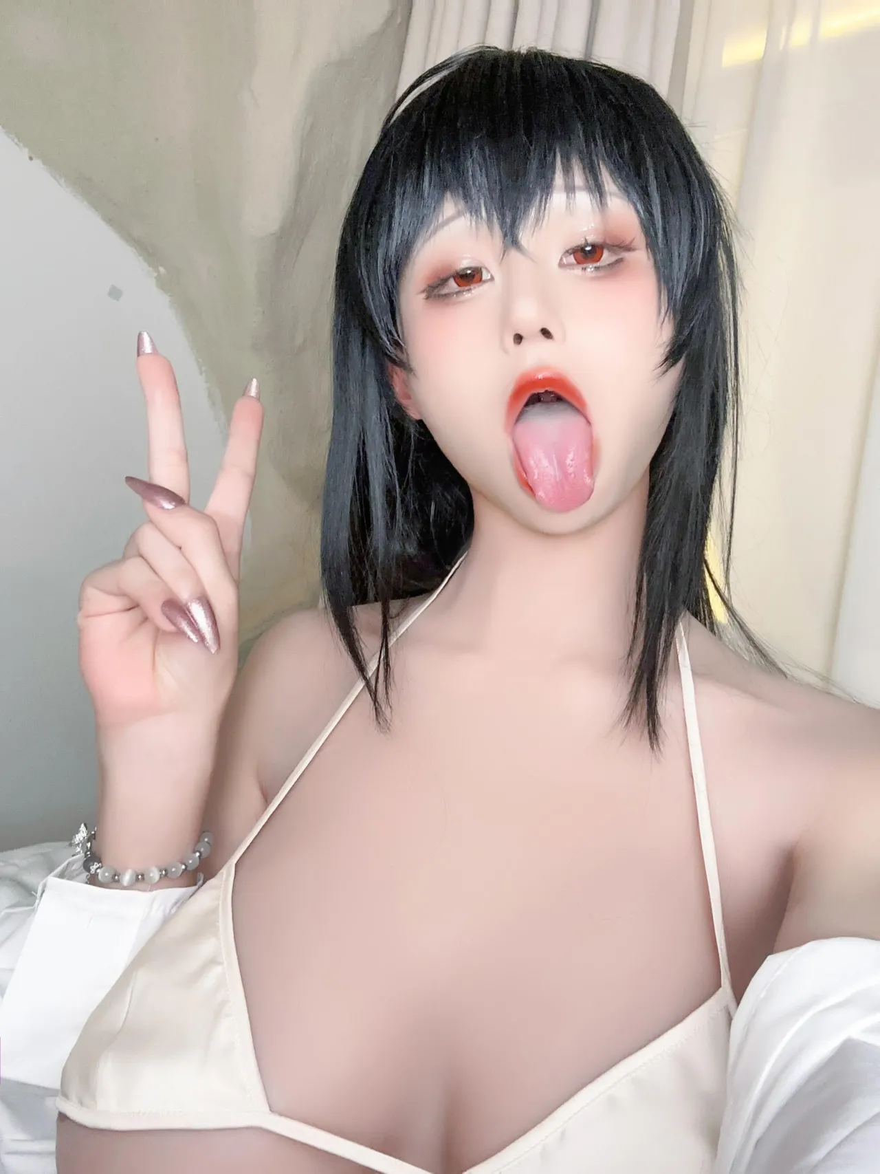 Cherry blossoms are full of three o Cherry blossoms are full of three o