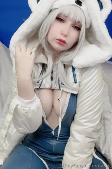 Mythic Ivy - Neve 9 Mythic Ivy - Neve